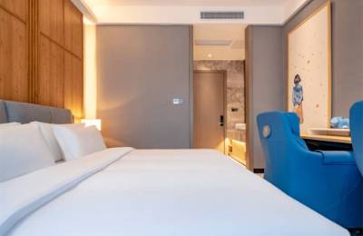 酒店的 “流量密码”：抖音小红书 “种草” 引发 “刷定” 潮，为何能成行业 “白月光”？