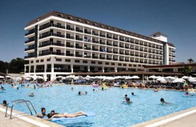 头部酒店集团直营占比下滑，转向轻资产模式