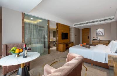 年轻人把酒店当“疗愈驿站”：上香后的精神补给