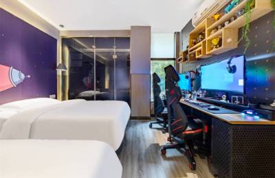 从爆红到洗牌：“酒店+电竞”终要告别噱头，回归坪效本质