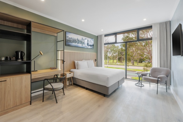 1762506453.jpg Park Inn by Radisson Melbourne Carlton - room.jpg