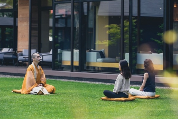 1762343891.jpg 晨间禅坐冥想体验_副本.jpg