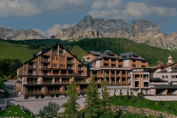 1762270640.jpg Aman Rosa Alpina, Italy - Property Exterior_副本.jpg