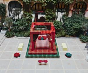 雅典娜酒店花园庭院“日间睡床”快闪艺术装置限时登场