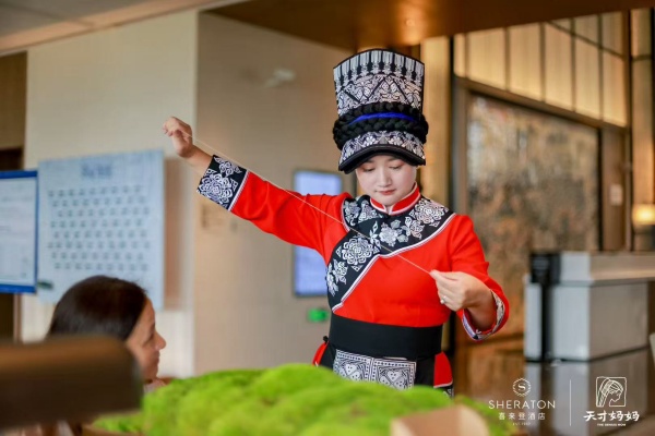 1758872335.jpg 天才妈妈杨红莉非遗羌绣手工课.jpg