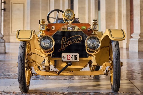 1758628118.jpg Lancia Beta 20HP Close Up A9b92a.jpg