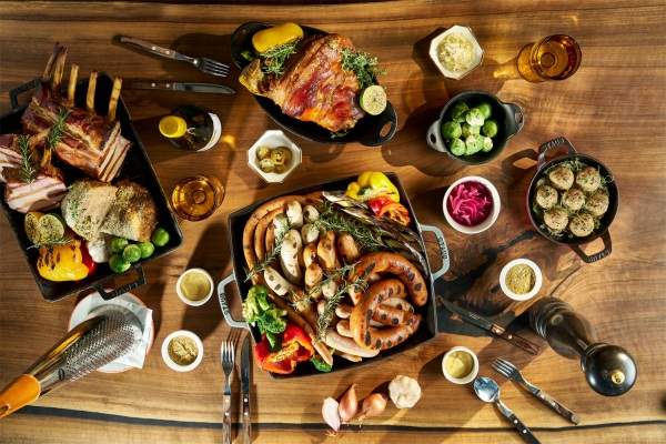 1758632424.jpg 大厨自助餐厅以德国啤酒节为灵感,推出巴伐利亚风味拼盘_副本.jpg